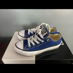 Kids converse! Only worn once! Size 12